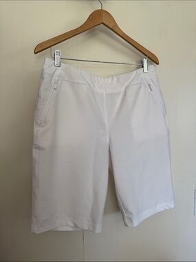 Chico's Zenergy white shorts with Zip Pockets